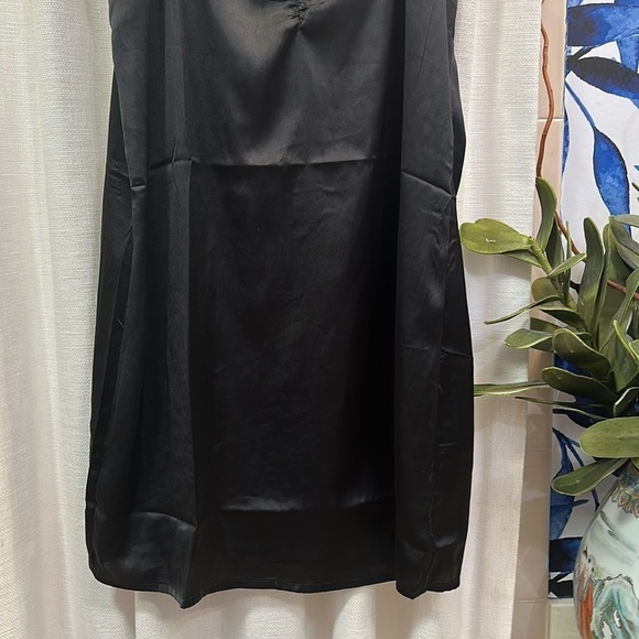 NWT Women’s Boohoo Black 100% Polyester V Neck Zip Up Slip Dress Size Large - Picture 3 of 8